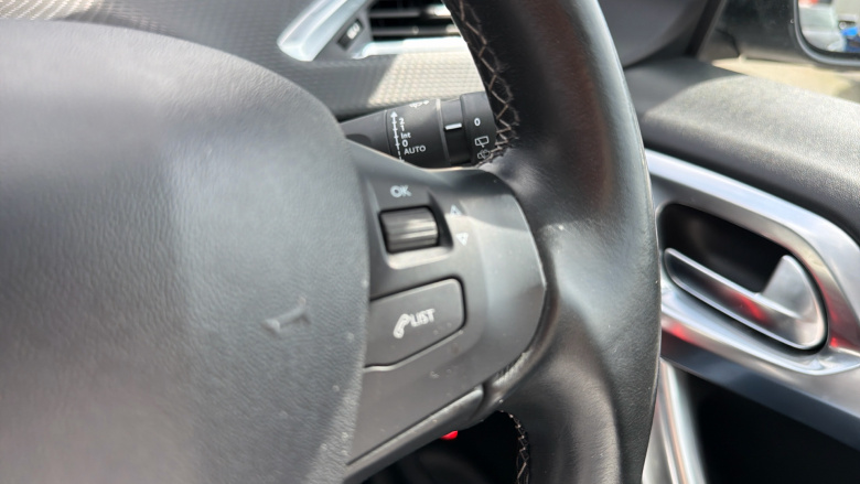 Peugeot 2008 1.2 PureTech 110 Allure Premium 5dr Petrol Estate